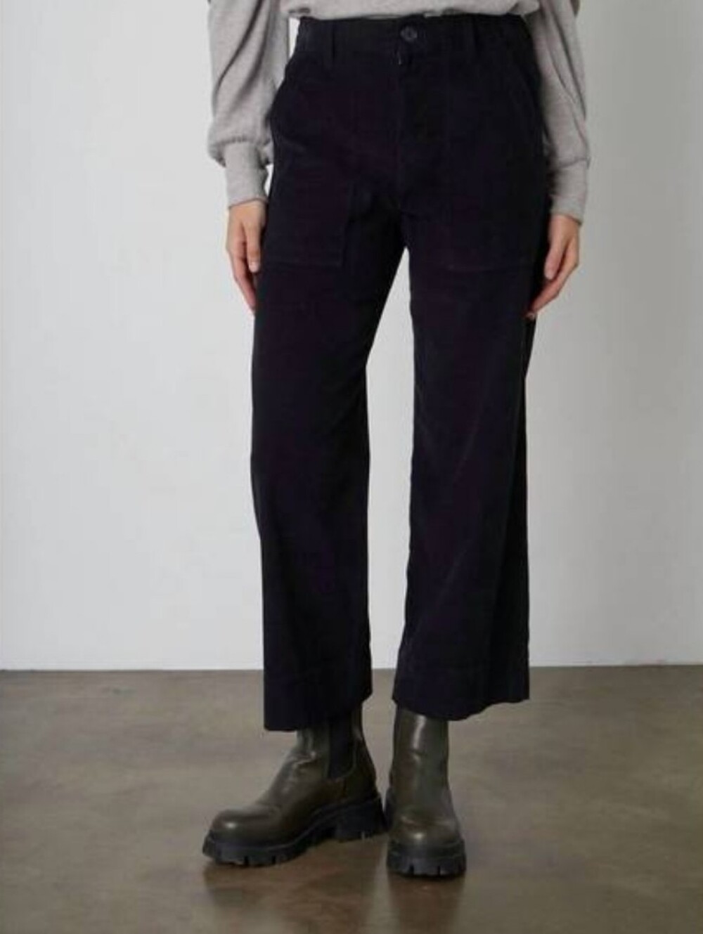 NWOT VELVET BY GRAHAM & SPENCER Vera Corduroy Pant Black Sz4 Lightweight Cropped